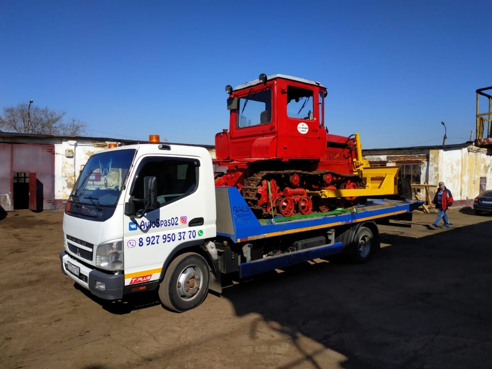 Автоэвакуатор FUSO в работе